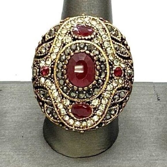 HUGE cocktail costume ring with faux ruby - Picture 1 of 4